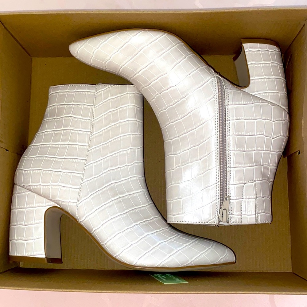 Steve Madden Lash Croc 🐊 Ankle Booties Block Heel